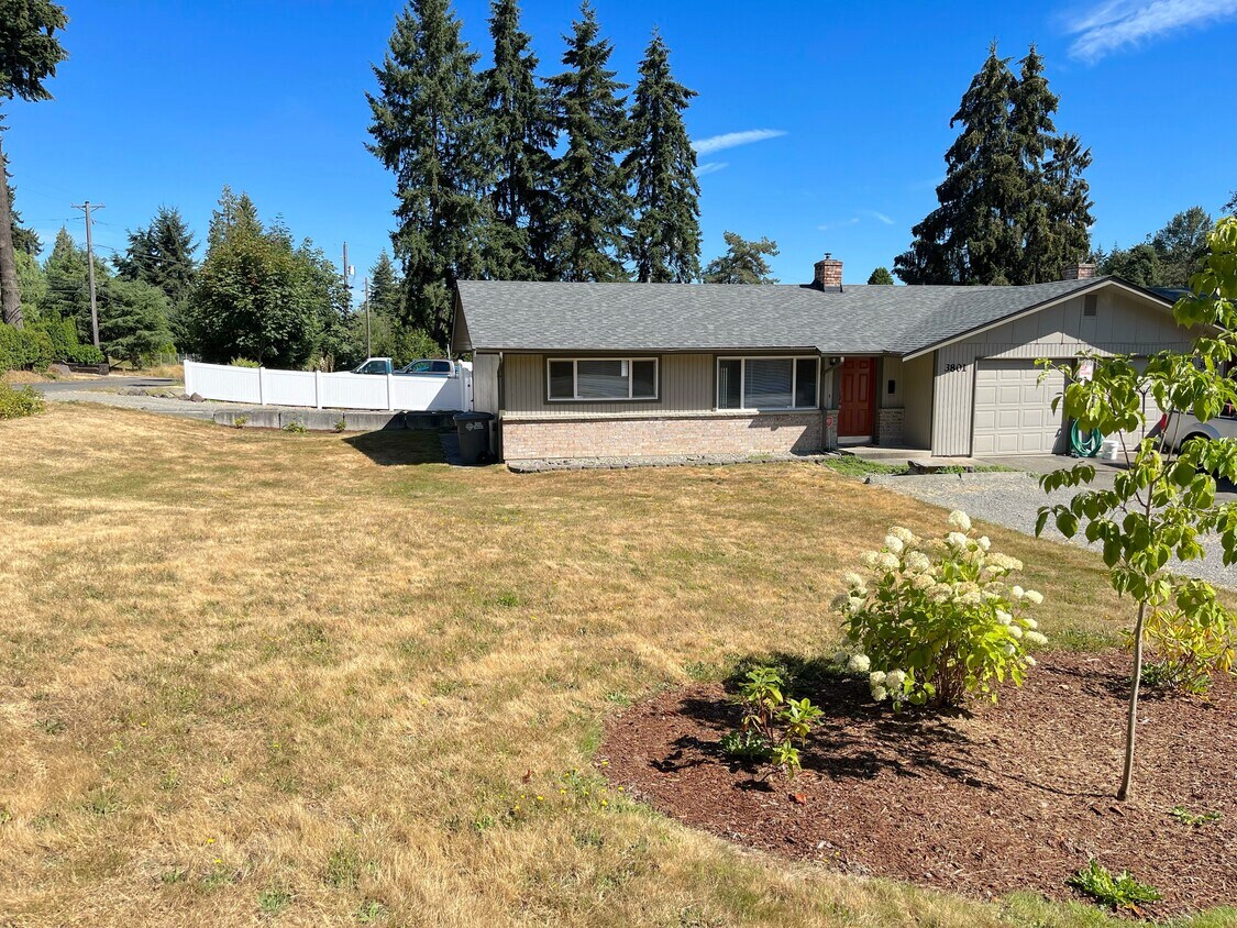 Primary Photo - 3801 56th Street Ct E