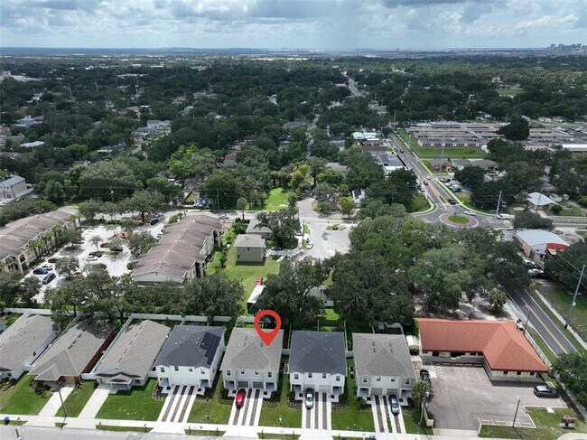 Foto del edificio - 3411 E Louisiana Ave