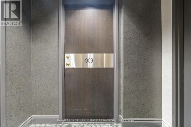 Photo du bâtiment - 1 Belvedere Ct