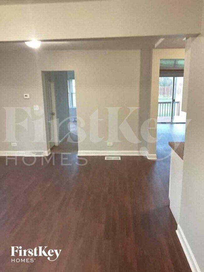 Foto del edificio - 14503 Waverly Ave