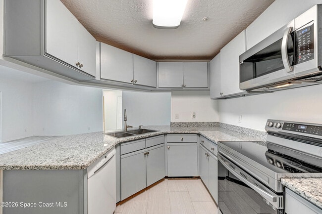 Building Photo - 7667 N Wickham Rd