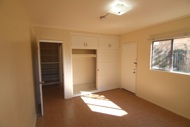 Building Photo - 1405 Centinela Ave