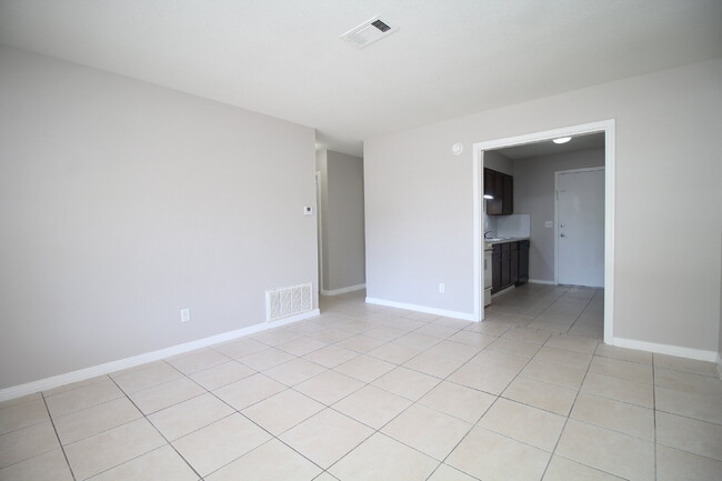 Building Photo - Affordable 2BR Duplex Near UWF — All Tile,...
