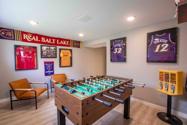 Building Photo - 1020 E Diamond Way