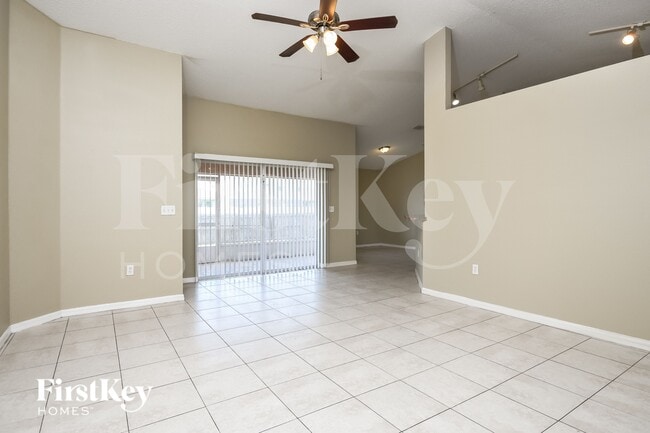 Building Photo - 819 Summer Glen Dr