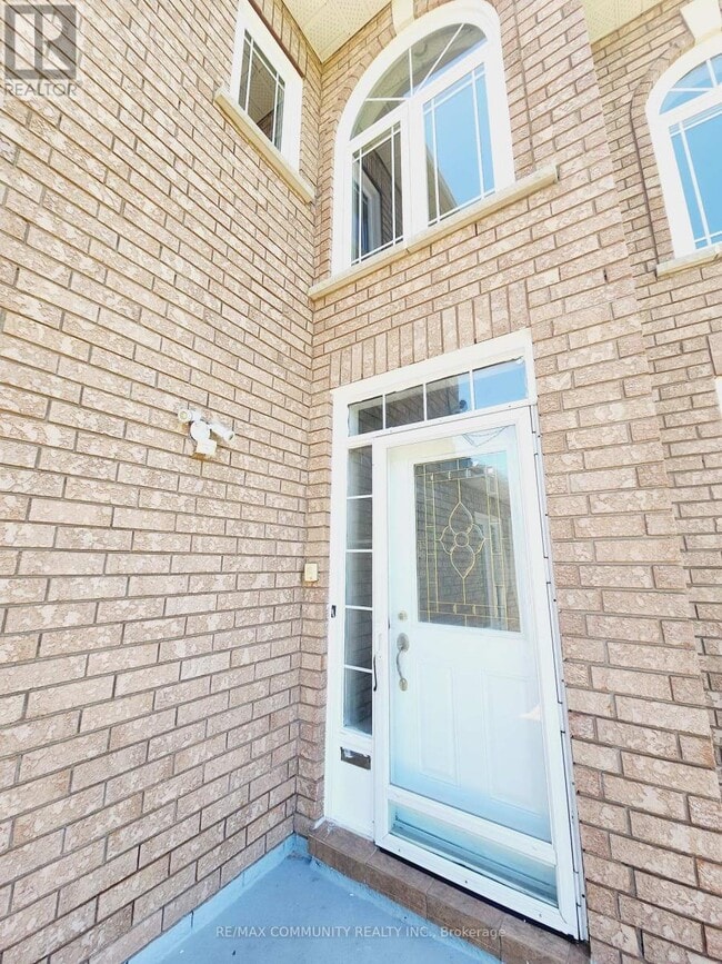 Photo du bâtiment - 61 Chartway Blvd