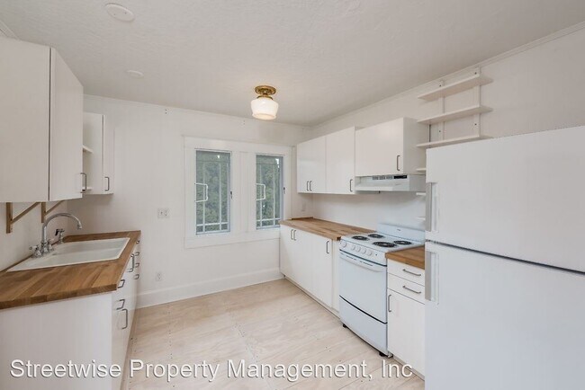Building Photo - 2 br, 1 bath House - 2723 NE Schuyler St