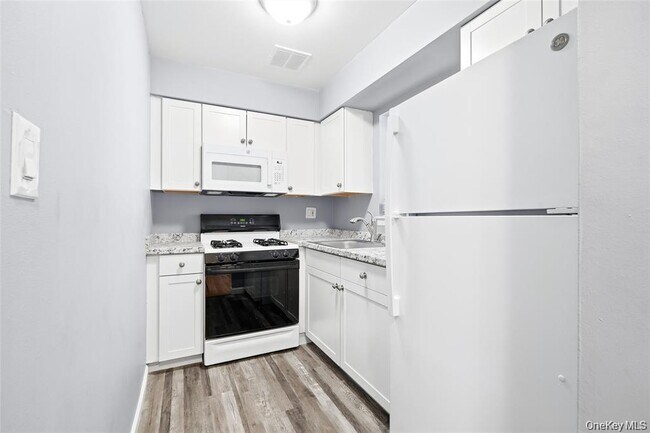 Foto del edificio - 9 Charles Ln