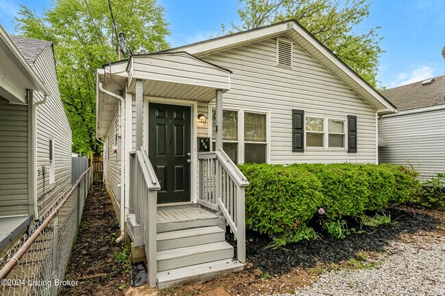 Building Photo - 907 Winkler Ave