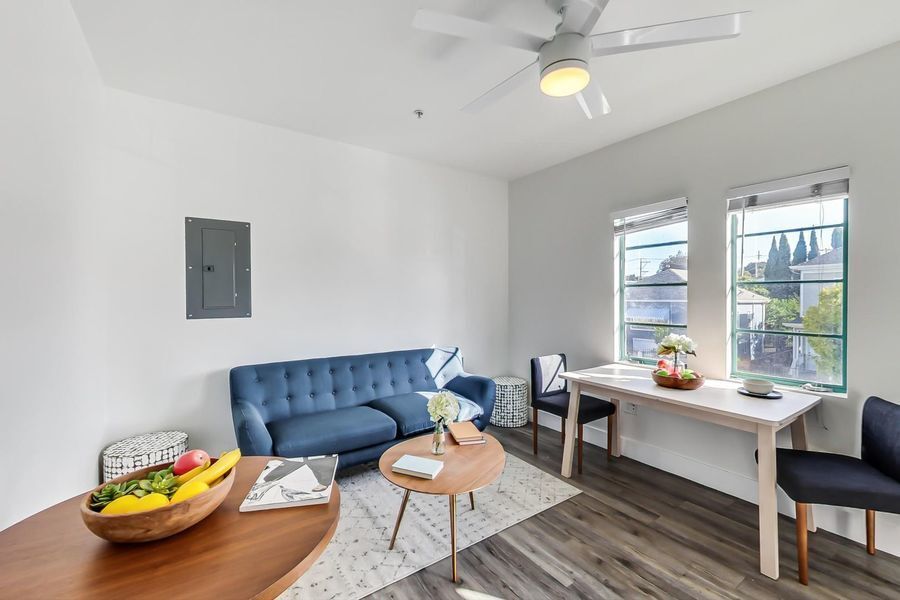 Primary Photo - Beautiful Luxury Apartment at the Rose on ...