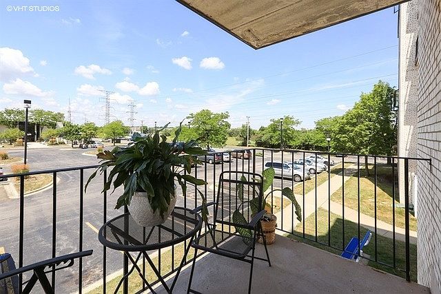 Foto del edificio - 9737 N Fox Glen Dr