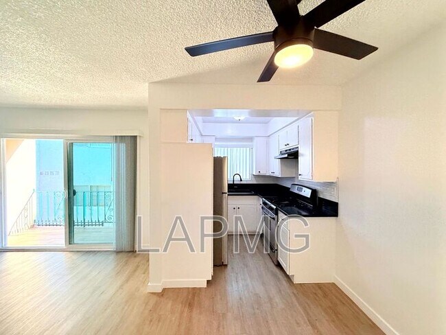 Building Photo - 1426 S Point View St