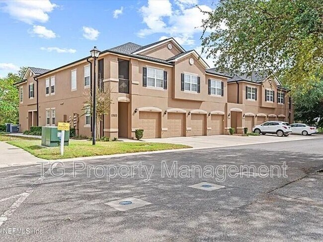 Foto del edificio - 12301 Kernan Forest Blvd