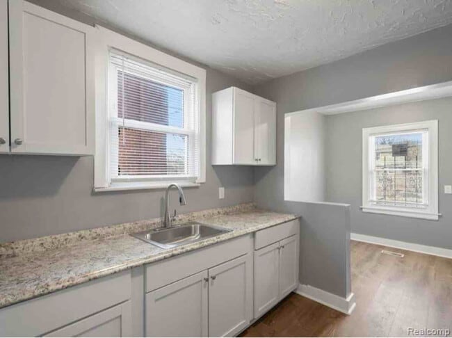 Building Photo - 16157 Stansbury Ave