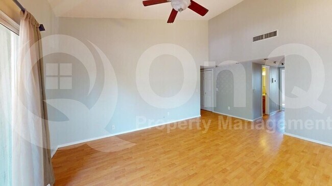 Foto del edificio - 818 S Langley Ave