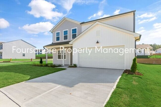 Foto del edificio - 4 Bedroom Home with 2nd Floor Loft- Kitchen Island & 2-Car Garage – Convenient Raleigh Location