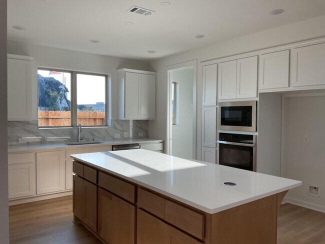 Foto del edificio - 29826 Ellwood Ln