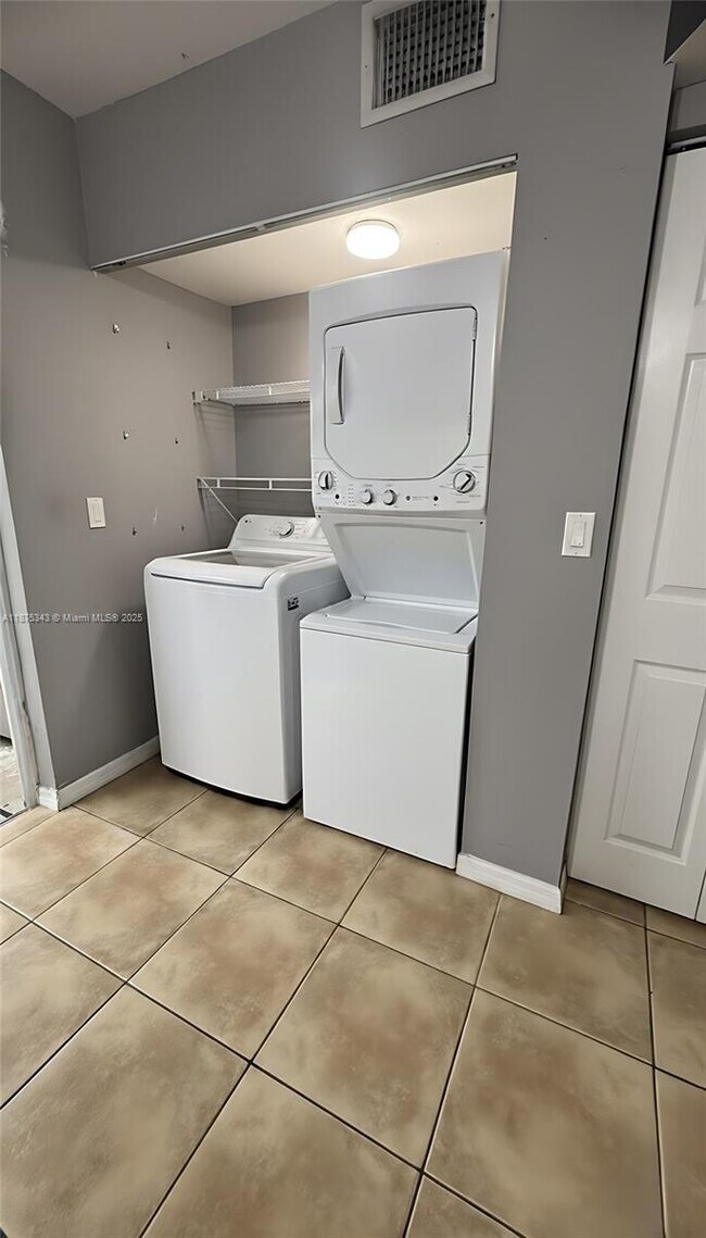 Foto del edificio - 6656 SW 116th Ct
