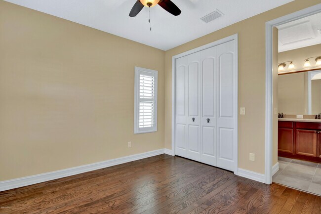 Building Photo - 7055 Primavera Ln