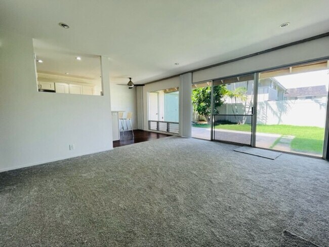 Building Photo - 2 Bedroom, 1 Bathroom, 2 Parking (Penakii)