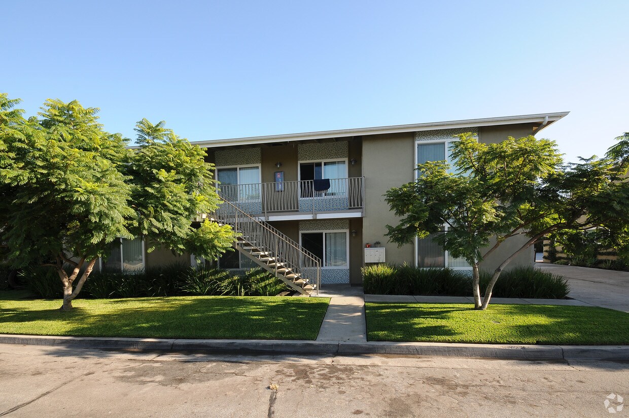 Primary Photo - 192 Tulip Ln