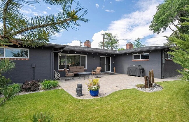 Foto principal - 1901 W Plumb Ln