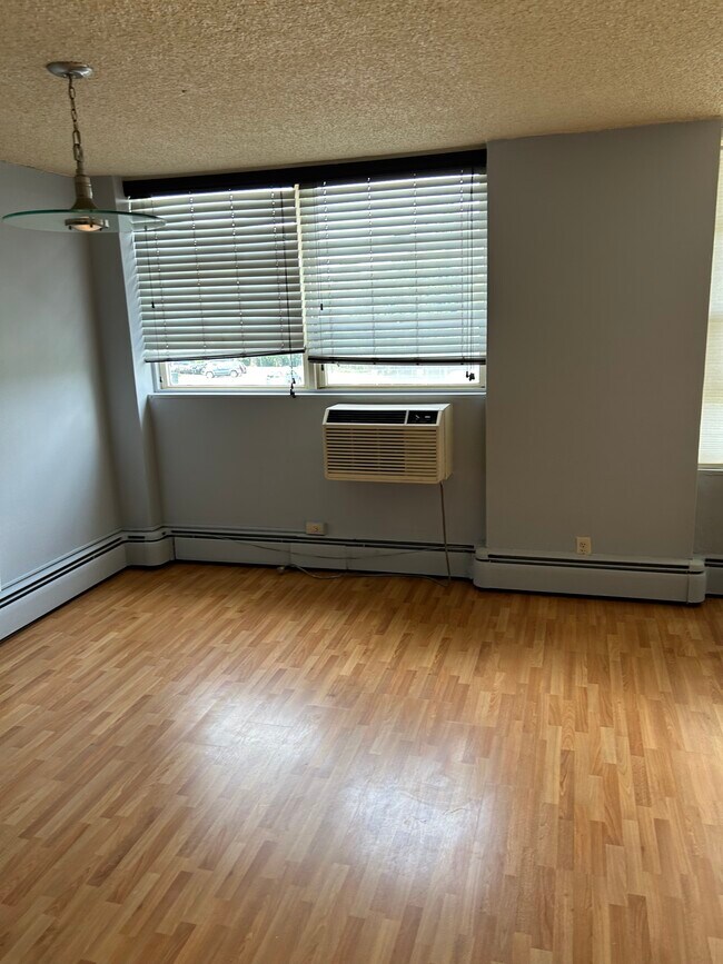 Foto del edificio - 1030 E Lancaster Ave