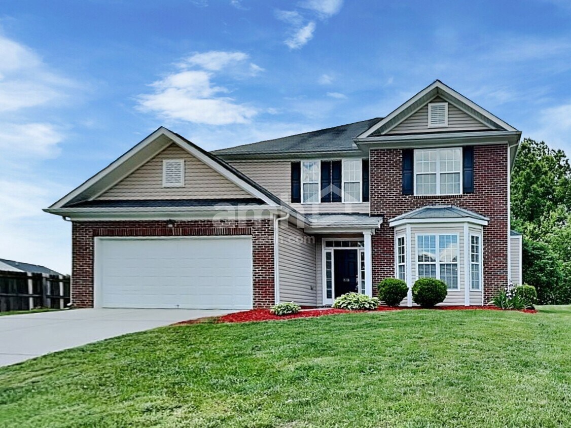 1914 Chenault Court House Rental in Whitsett, NC