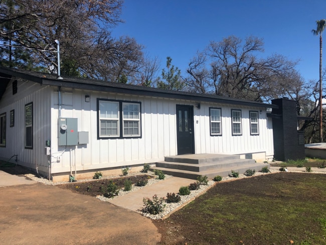 Foto del edificio - 6613 Stoney Dr