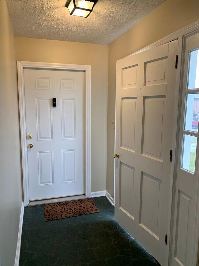 Building Photo - 413 Whispering Hills Dr