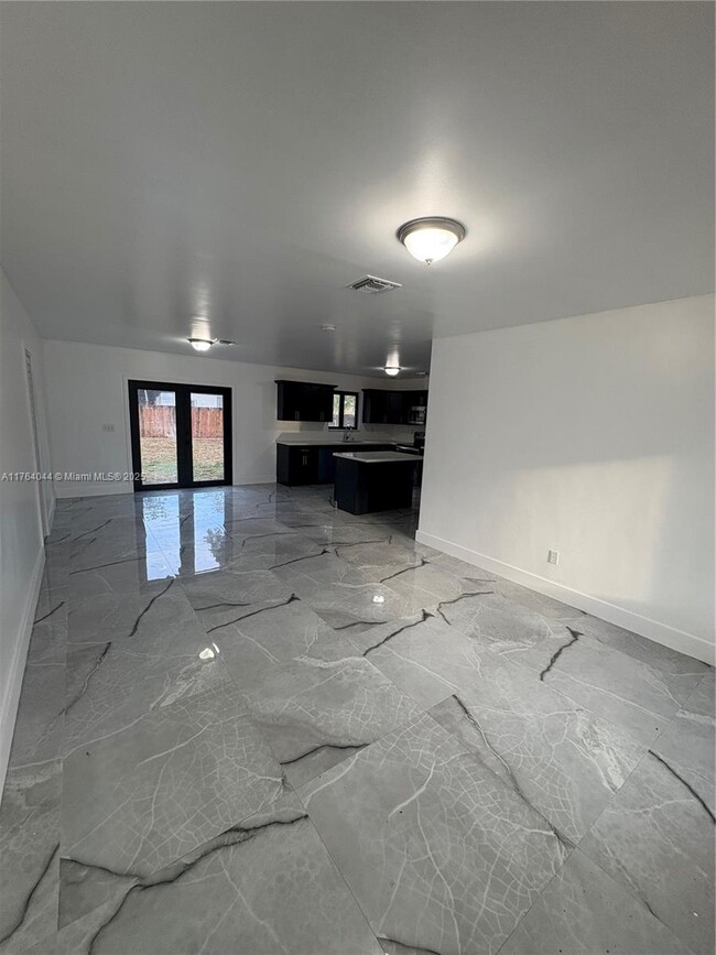 Foto del edificio - 12901 NW 22nd Ave