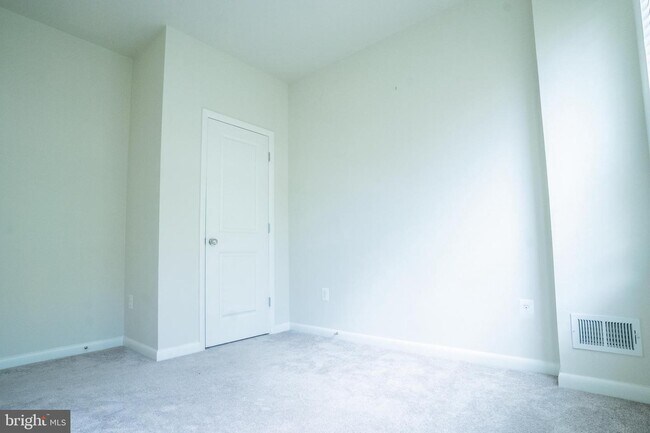 Building Photo - 616 Hendrix Ave