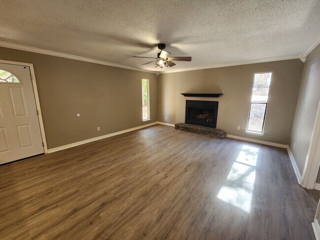 Foto del edificio - 8206 Dogwood Trail