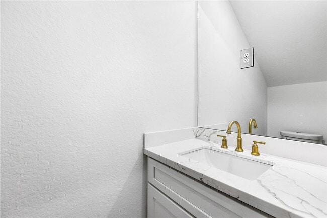 Building Photo - 5406 Longmeadow St