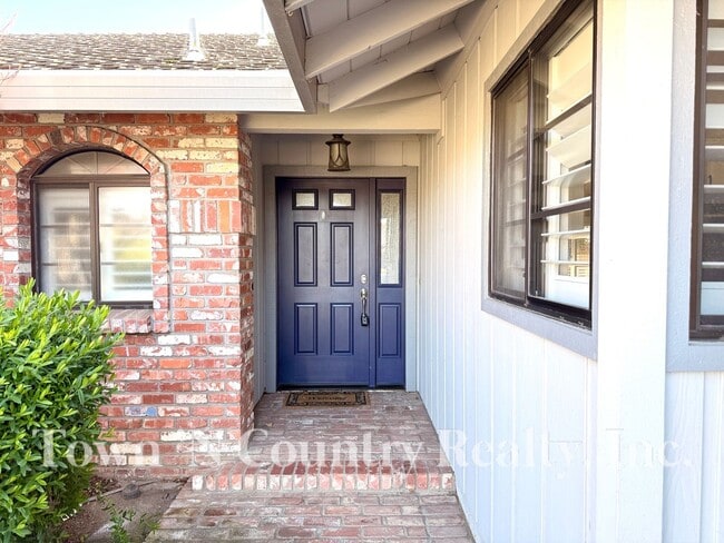 Building Photo - 1198 Loyola Dr