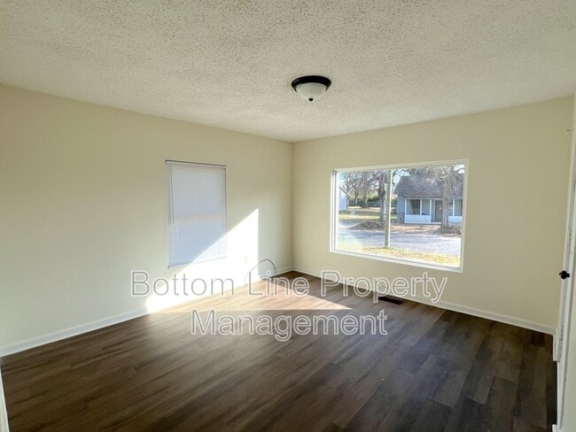 Foto del edificio - 118 Nat Barber Ave