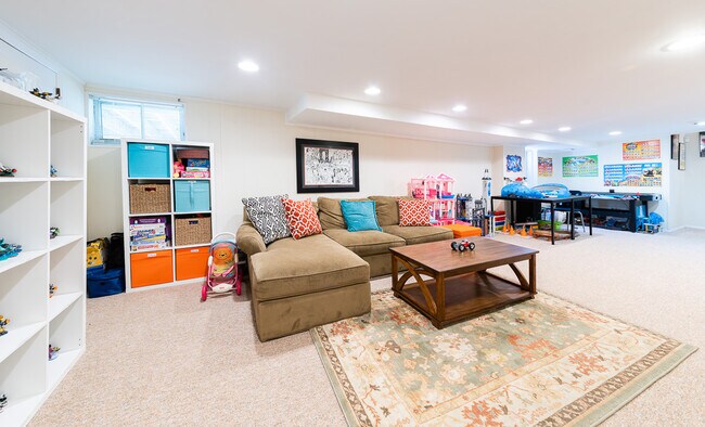 Building Photo - 97 Runyon Pl