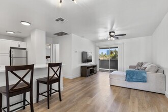 Building Photo - 302 E Monte Vista Rd