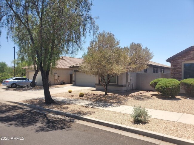 Building Photo - 2227 W Oyer Ln