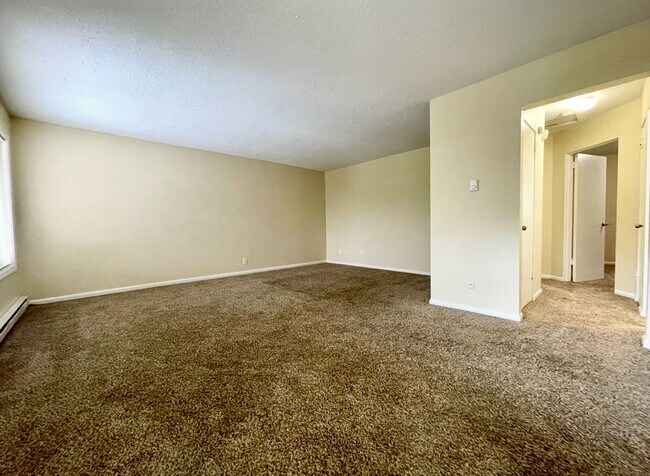 Foto del edificio - Montavilla 2 Bedroom Top Floor Unit- Great...