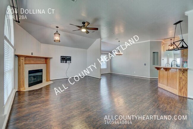 Building Photo - 204 Dollina Ct
