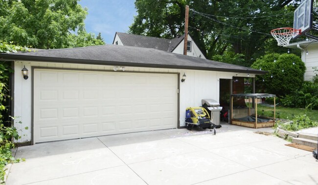 Foto del edificio - New Property at Diamond Lake Rd AVAILABLE ...