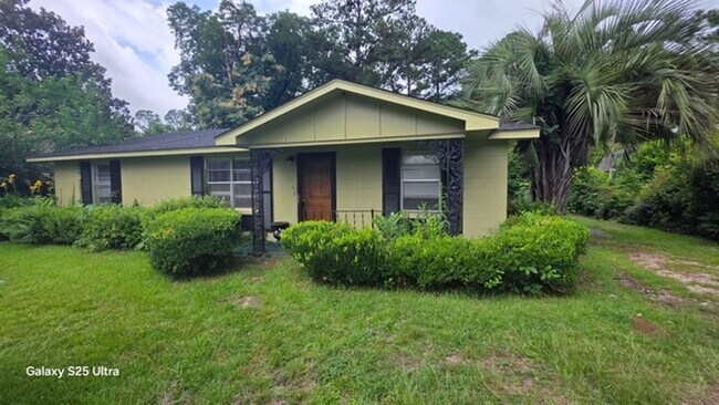 Building Photo - Nice Home with Fenced Backyard