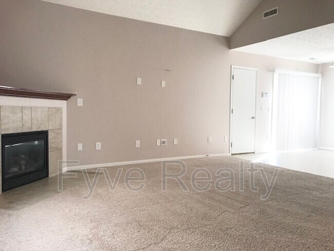 Foto del edificio - 123 Arrowfeather Ln