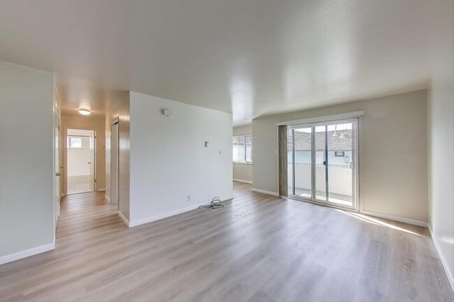 Building Photo - 100 Millbrae Ave