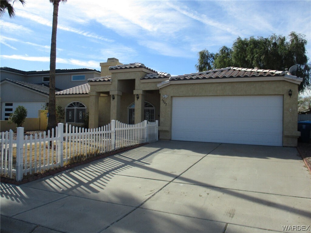 Primary Photo - 1232 Country Club Cove