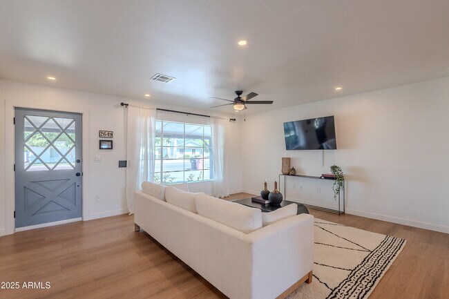 Building Photo - 2649 N Granite Reef Rd