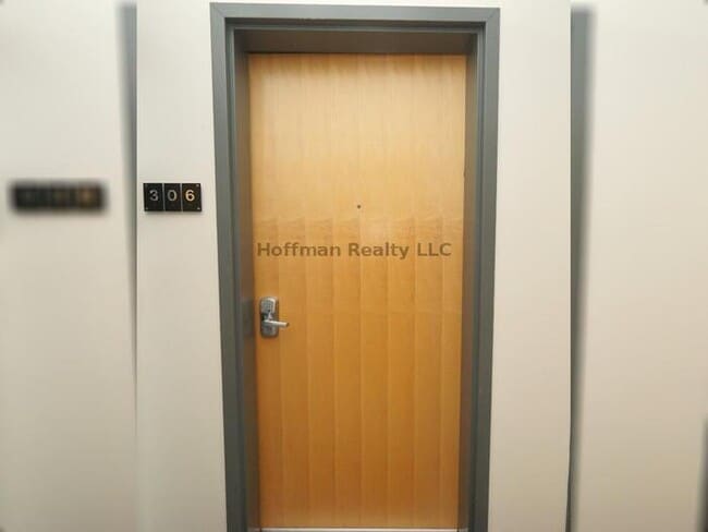 Building Photo - Chanel Side Condo