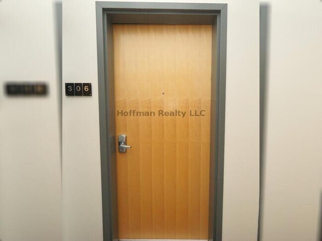 Photo - Chanel Side Condo