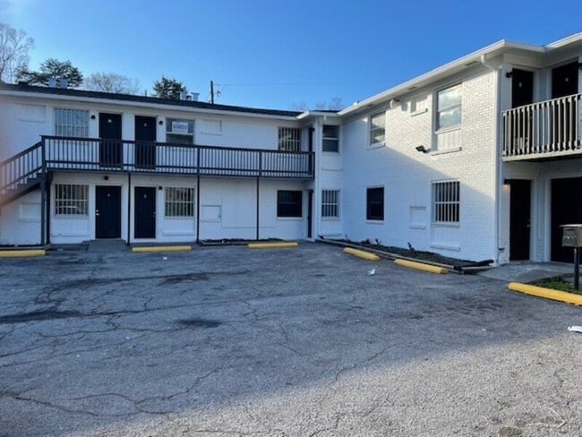 Building Photo - 1825 15th Ave N